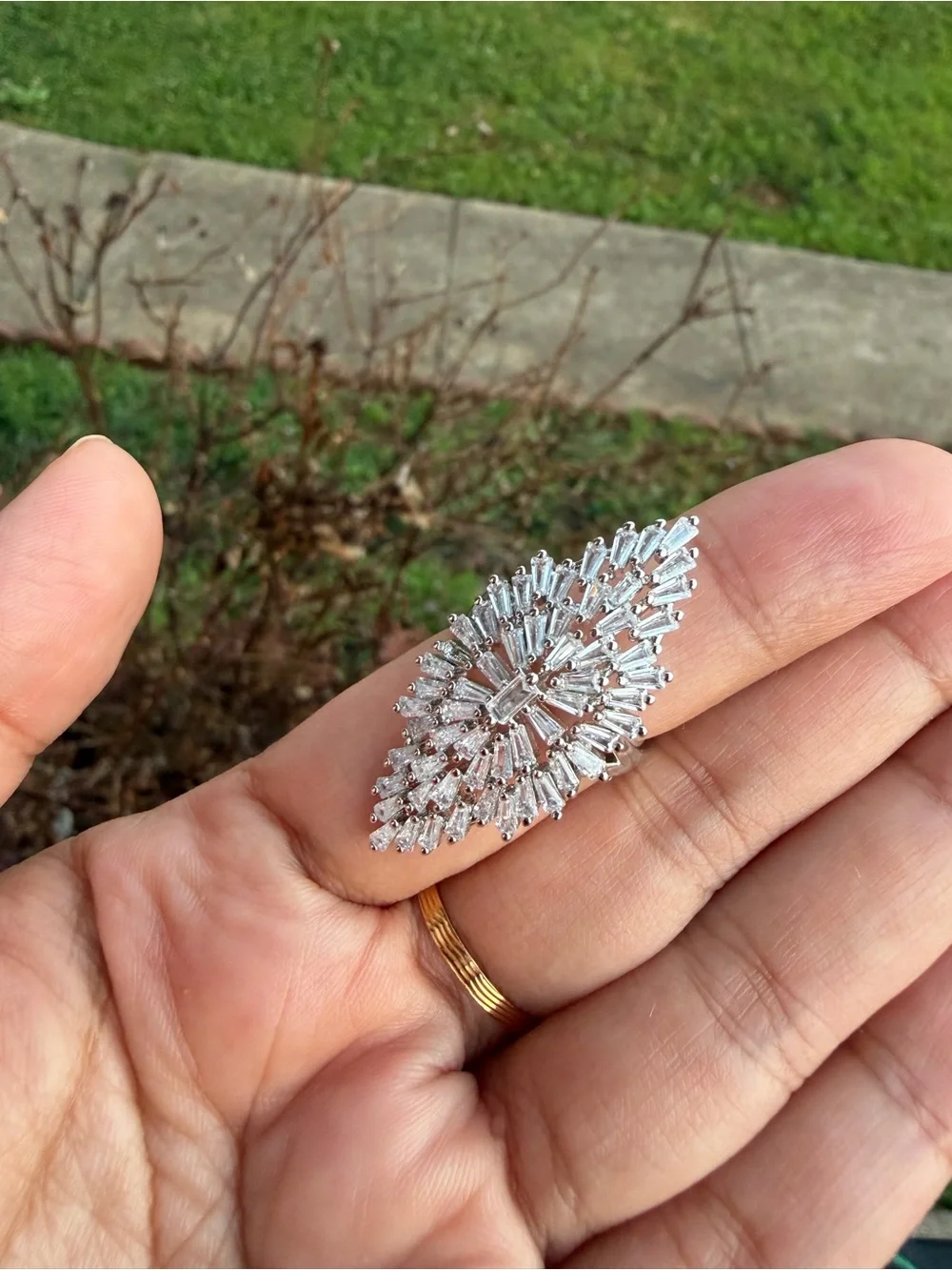 Women clear stones oval ring size 7